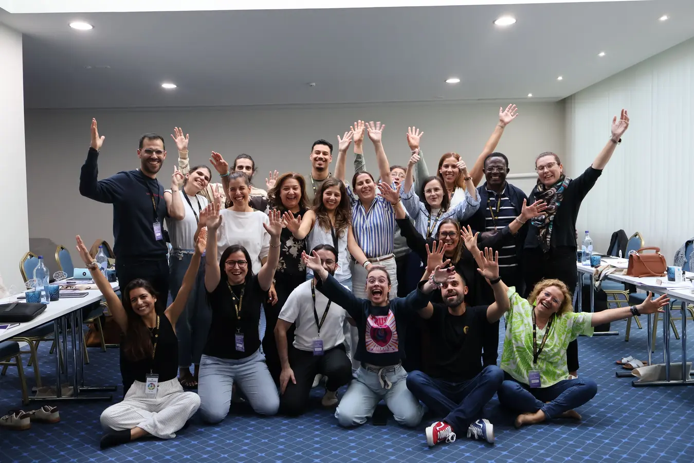 Participantes CIL em momento de celebração no final da certificação